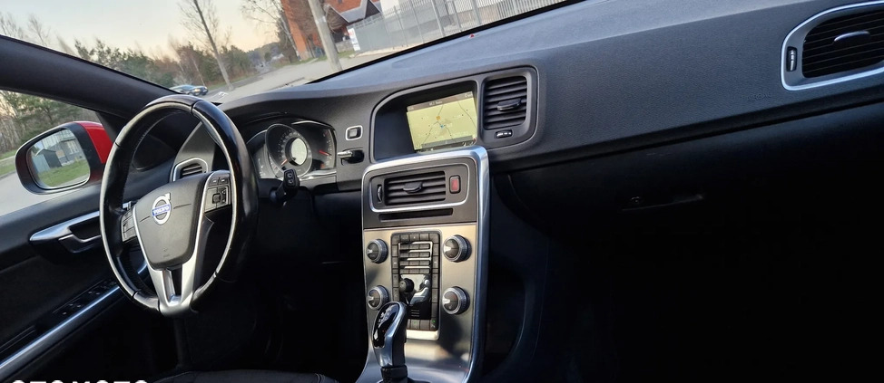 Volvo V60 cena 44700 przebieg: 221000, rok produkcji 2014 z Pionki małe 562